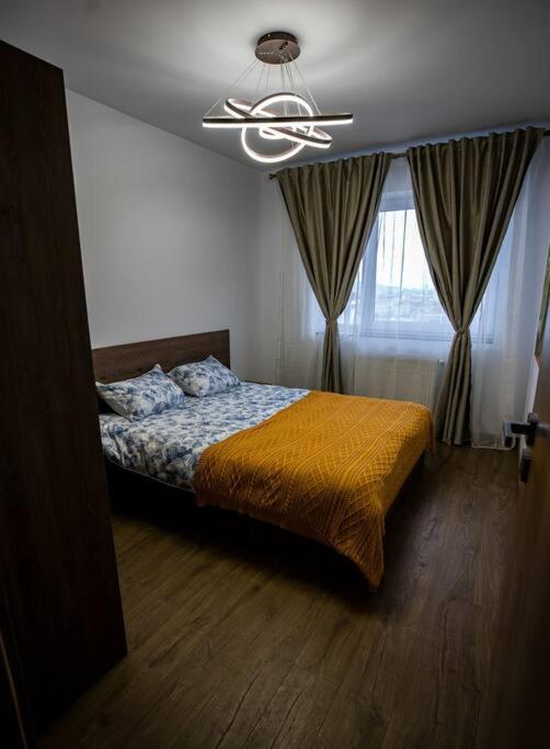 Sunrise Apartment Орадя Екстер'єр фото